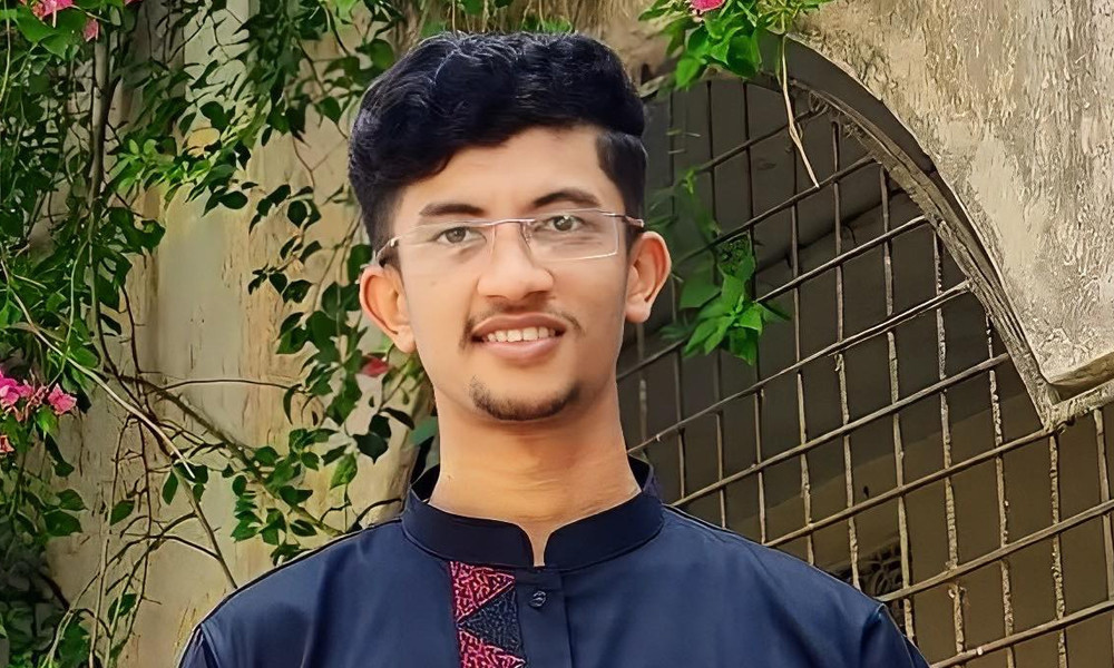 সাবেক এমপির থেকে ৫ কোটি টাকার চেক নেন রিয়াদ